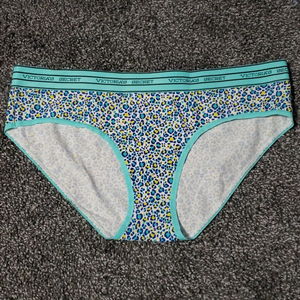 New! Victoria's Secret hip hugger panties! Large